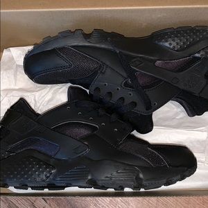All black huaraches